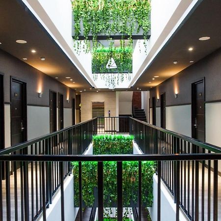 Grand Caman Hotel Bekasi Buitenkant foto
