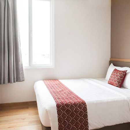 Grand Caman Hotel Bekasi Buitenkant foto