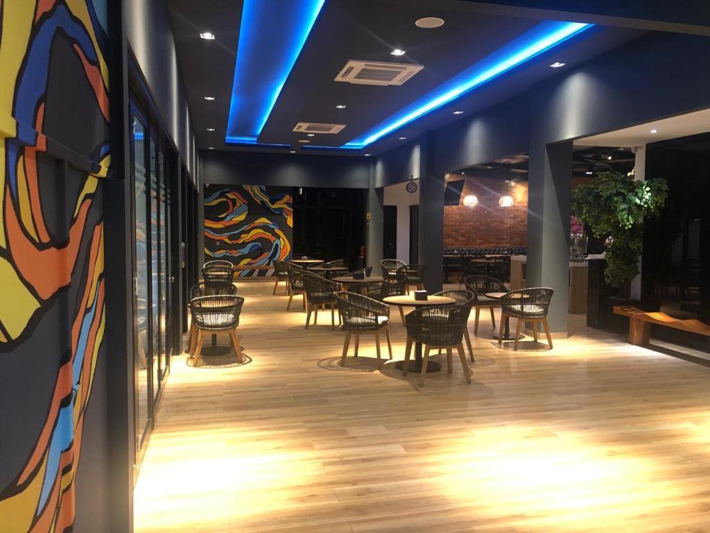 Grand Caman Hotel Bekasi Buitenkant foto