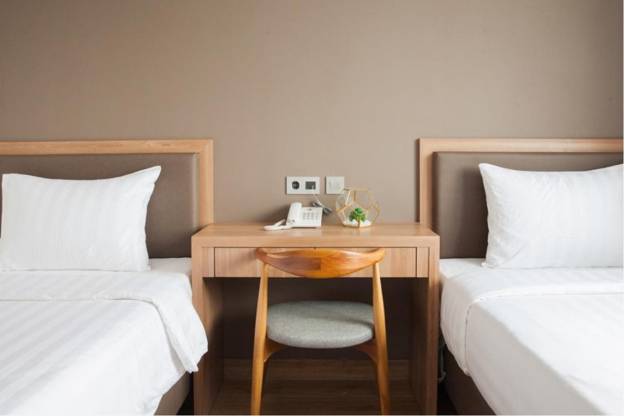 Grand Caman Hotel Bekasi Buitenkant foto