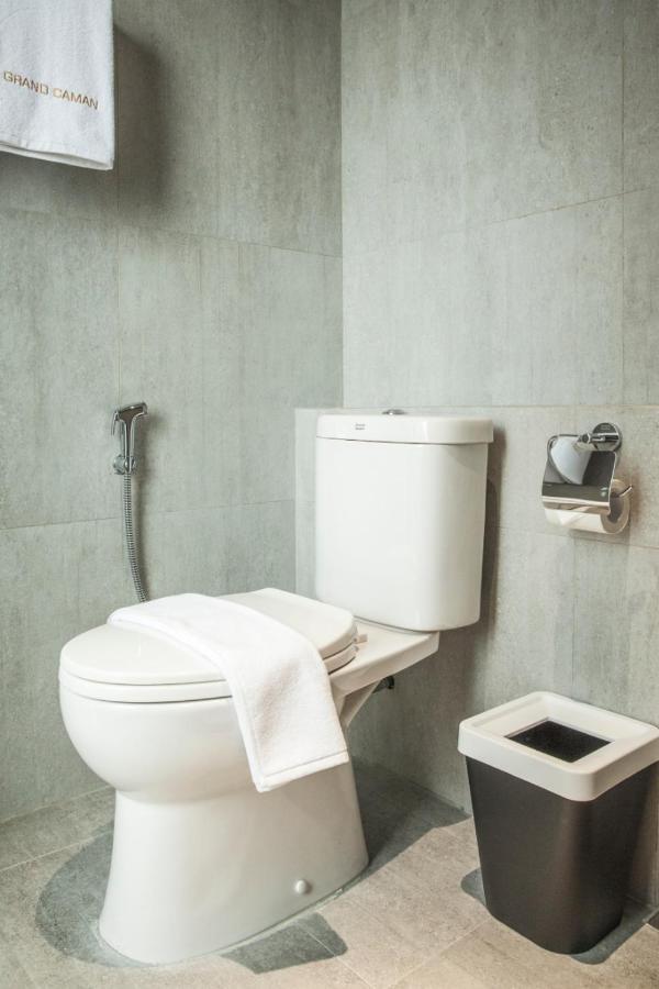 Grand Caman Hotel Bekasi Buitenkant foto